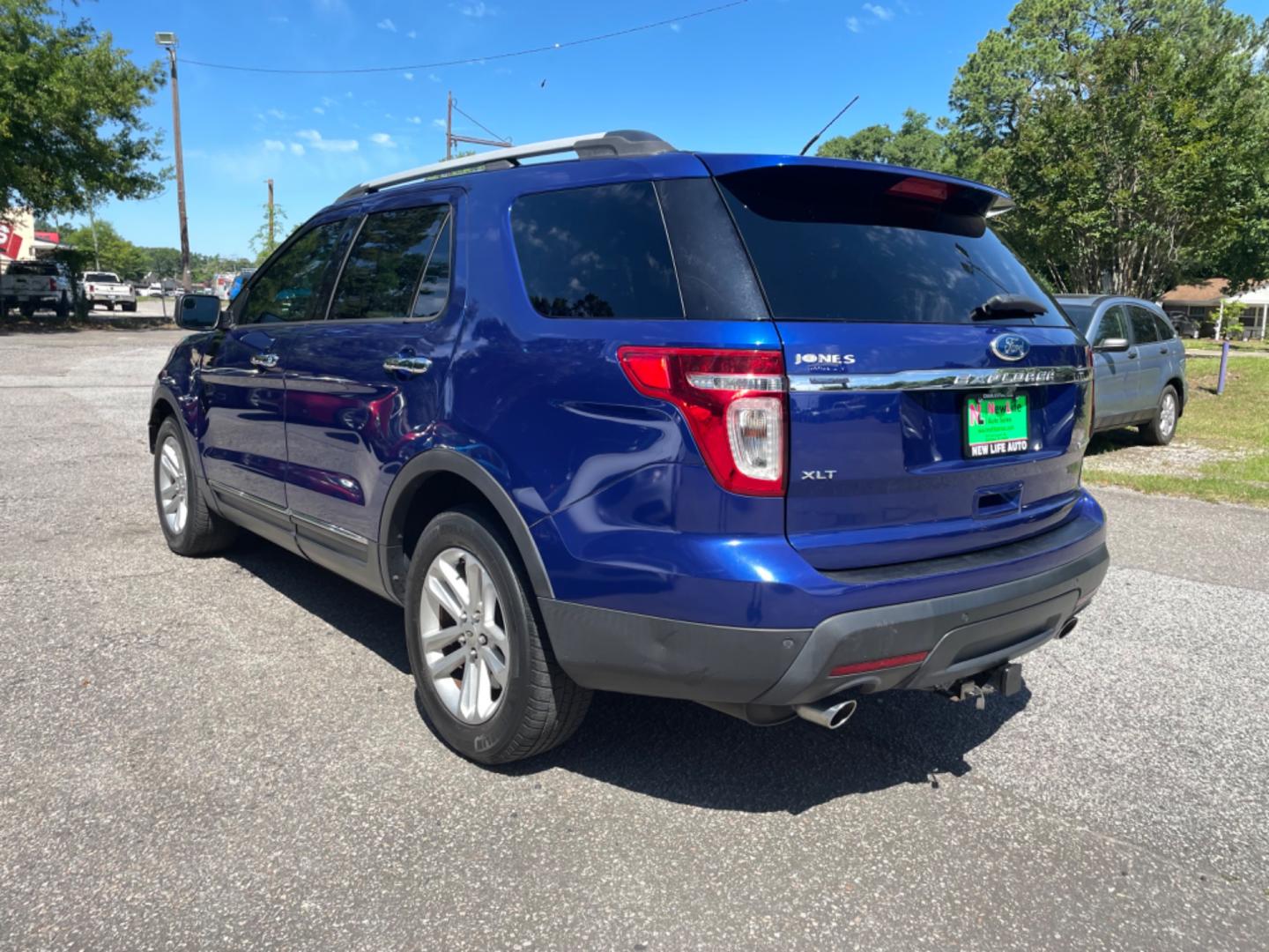 2015 BLUE FORD EXPLORER XLT (1FM5K7D86FG) with an 3.5L engine, Automatic transmission, located at 5103 Dorchester Rd., Charleston, SC, 29418-5607, (843) 767-1122, 36.245171, -115.228050 - Photo#4